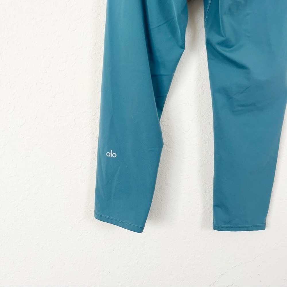 Alo Yoga Green Crop Leggings Size Medium - Picture 5 of 5
